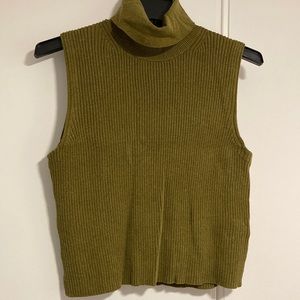 Ribbed sleeveless turtleneck sweater